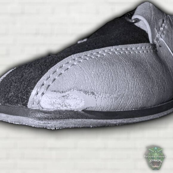 VINTAGE 1970's Retro Twee Two Tone Naugahyde Bowling Shoes, Size 6 - Picture 4 of 7